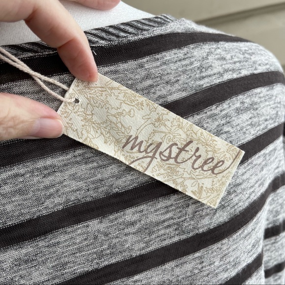 •Mystree• NWT Black and Grey Striped Long Sleeve Tee - Size Small - Picture 7 of 10